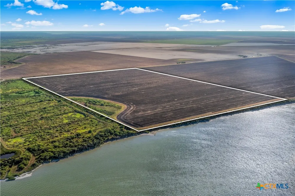 Fm 2040 Austwell, TX 77950