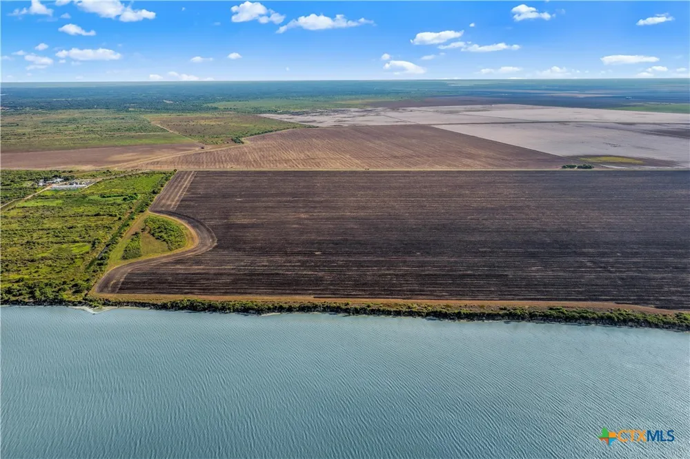 Fm 2040 Austwell, TX 77950