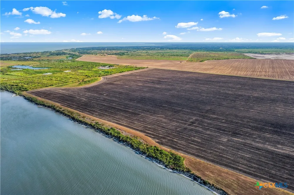 Fm 2040 Austwell, TX 77950