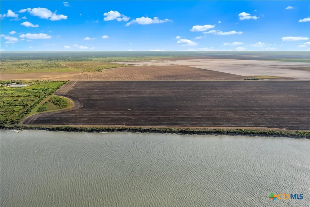 Fm 2040 Austwell, TX 77950
