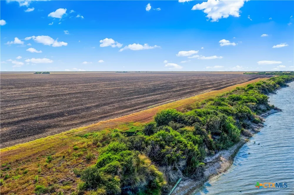 Fm 2040 Austwell, TX 77950