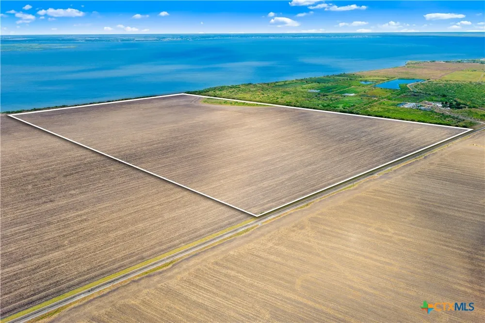 Fm 2040 Austwell, TX 77950