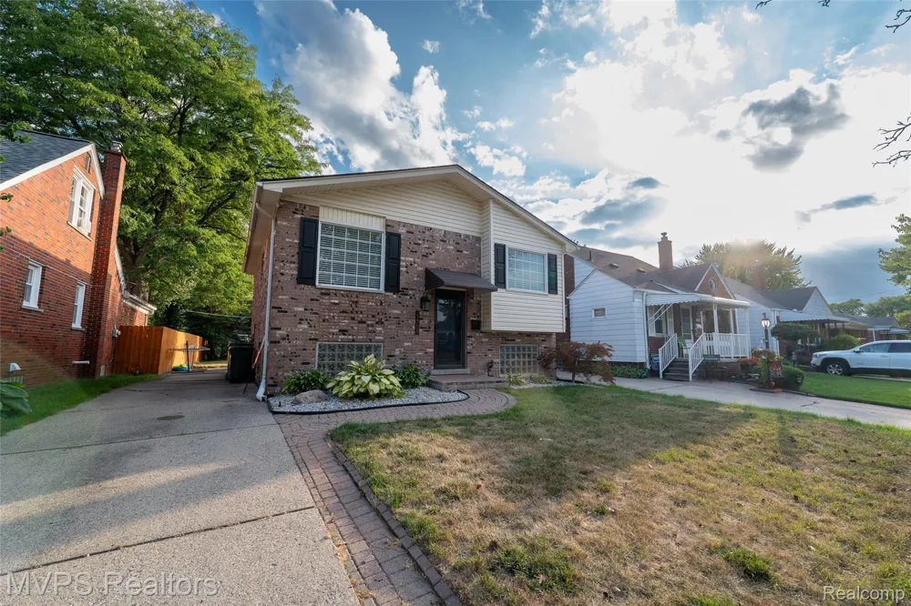 22708 Alger Street St Clair Shores City, MI 48080