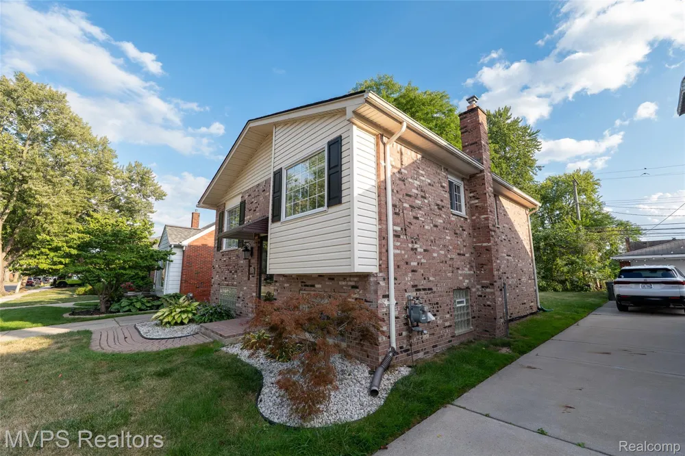 22708 Alger Street St Clair Shores City, MI 48080