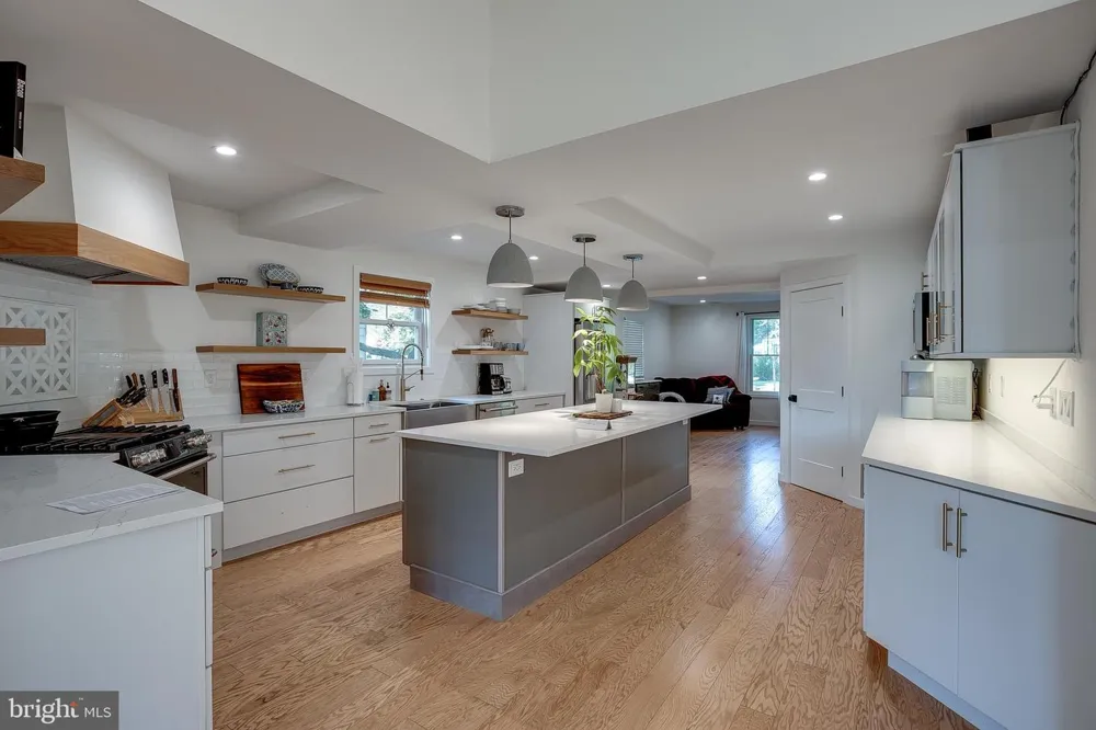 306 HIGH STREET Moorestown, NJ 08057