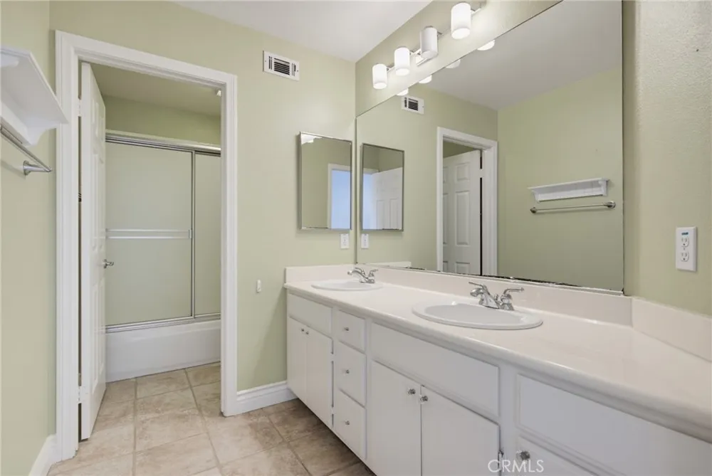 5367 Churchwood Drive Oak Park, CA 91377