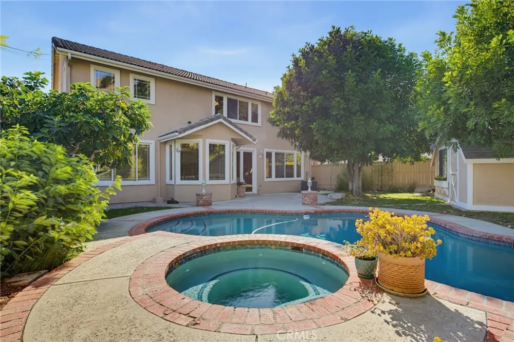 5367 Churchwood Drive Oak Park, CA 91377