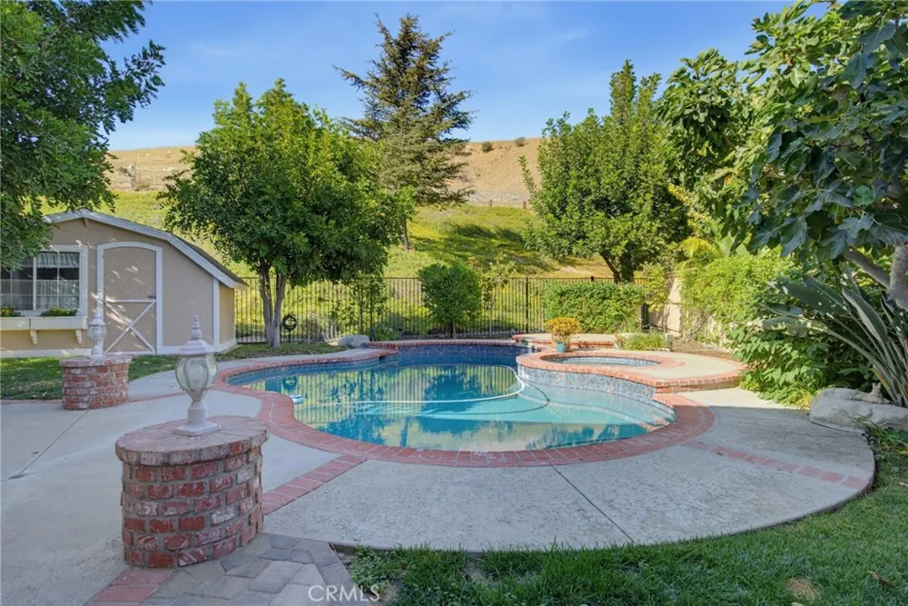 5367 Churchwood Drive Oak Park, CA 91377