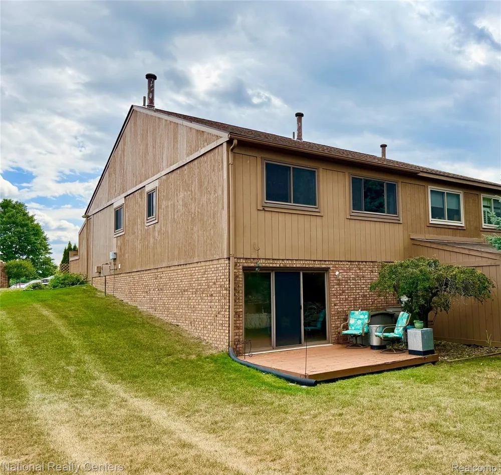 25381 Potomac Drive #6 South Lyon City, MI 48178