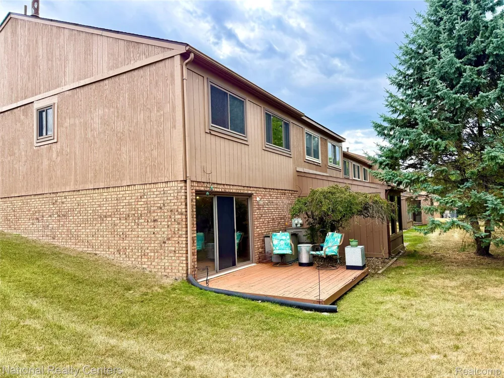 25381 Potomac Drive #6 South Lyon City, MI 48178