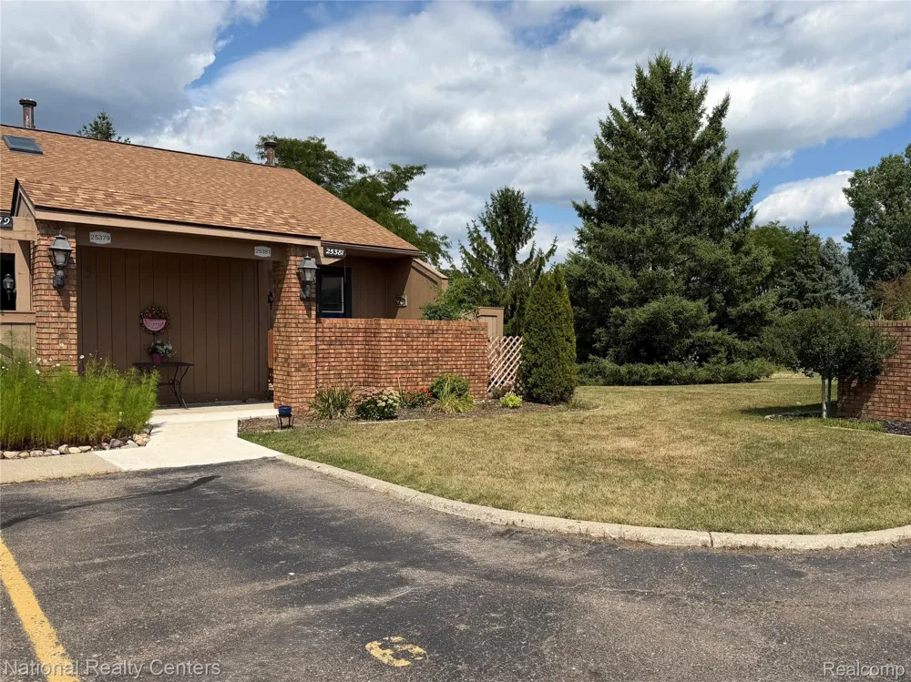 25381 Potomac Drive #6 South Lyon City, MI 48178