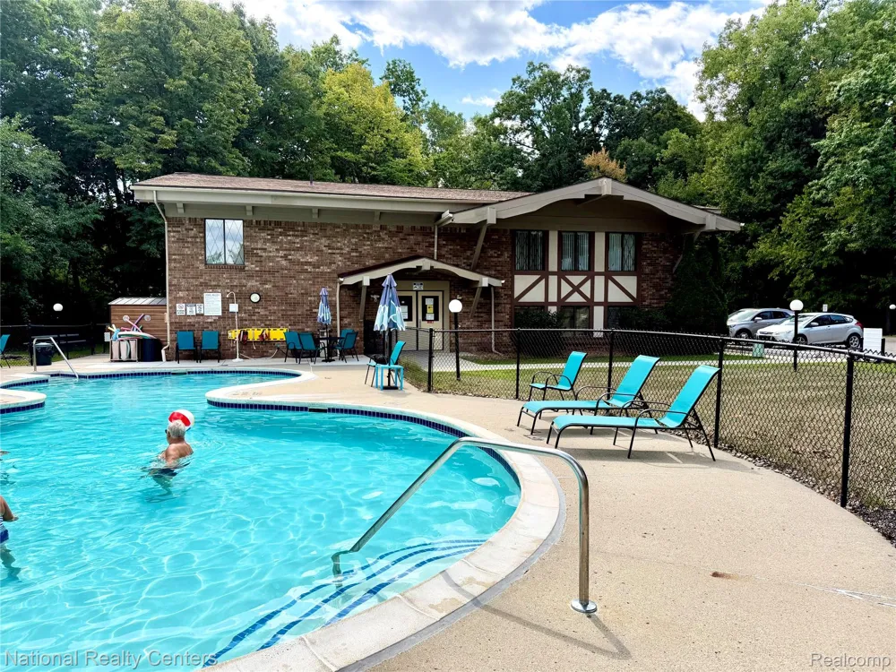 25381 Potomac Drive #6 South Lyon City, MI 48178
