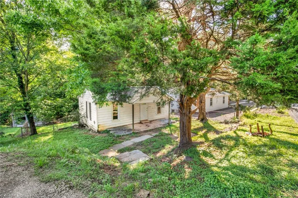 129 Old Linville Road Kernersville, NC 27284