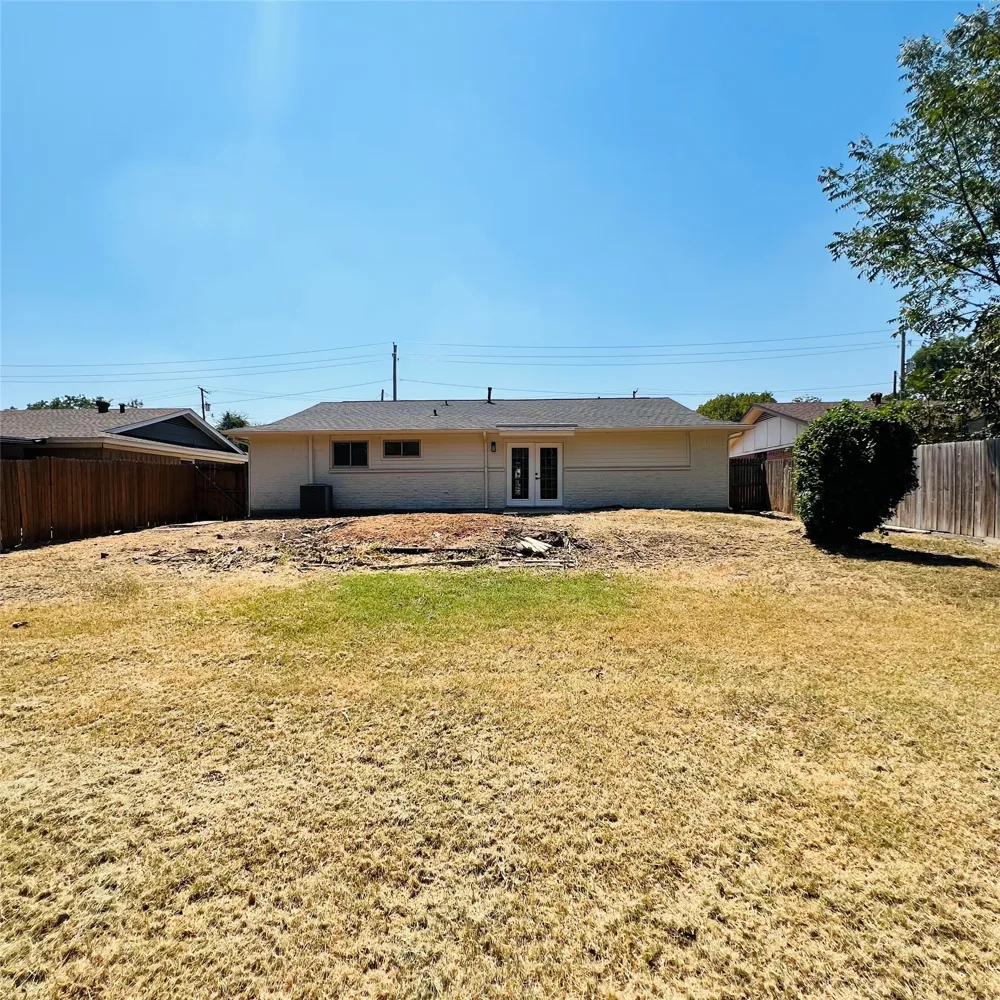 327 E Center Street Duncanville, TX 75116