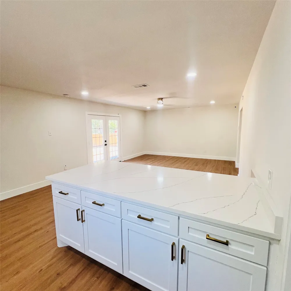 327 E Center Street Duncanville, TX 75116