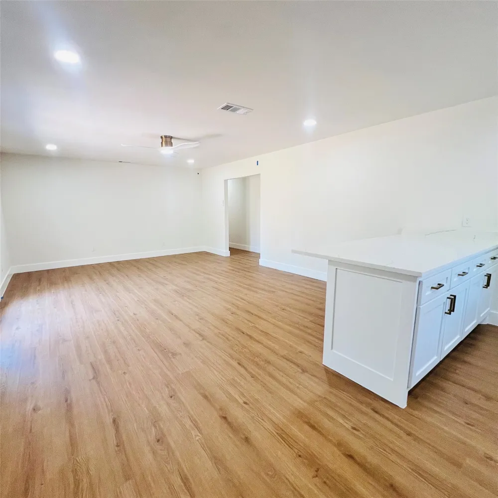 327 E Center Street Duncanville, TX 75116