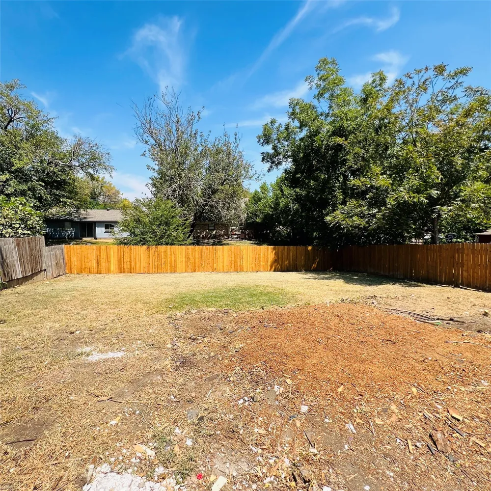 327 E Center Street Duncanville, TX 75116