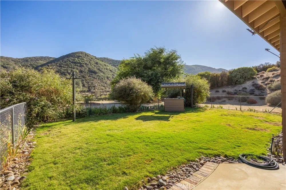 11551 Lonesone Valley Road Leona Valley, CA 93551