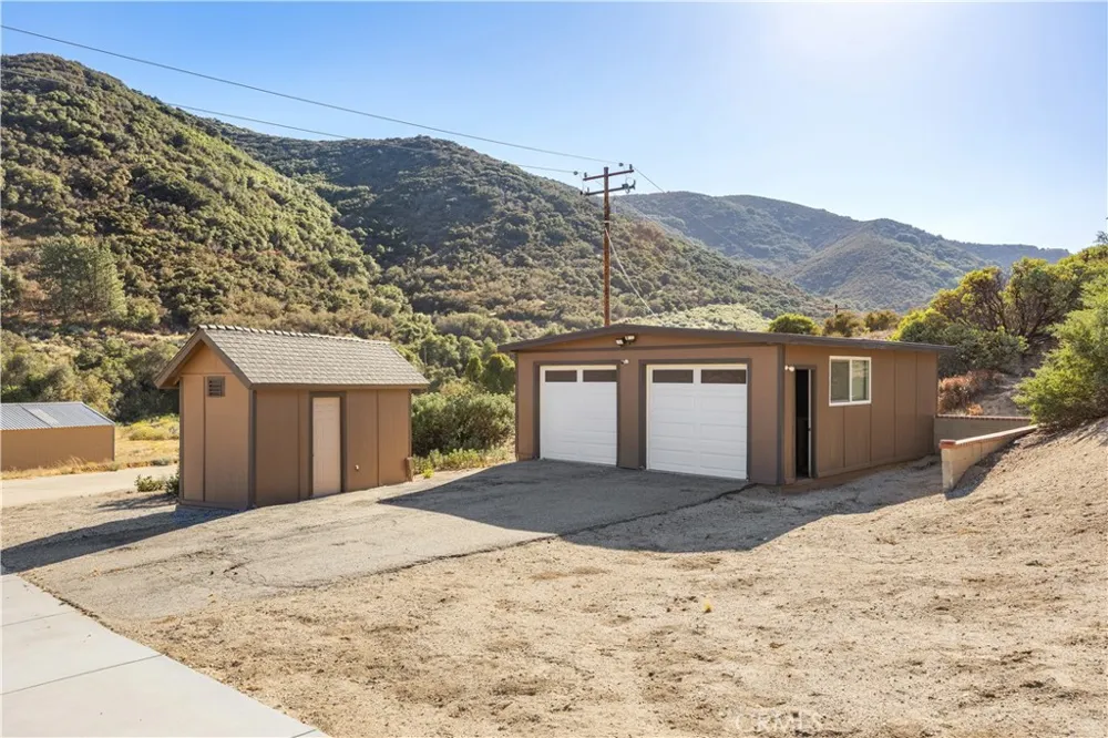 11551 Lonesone Valley Road Leona Valley, CA 93551