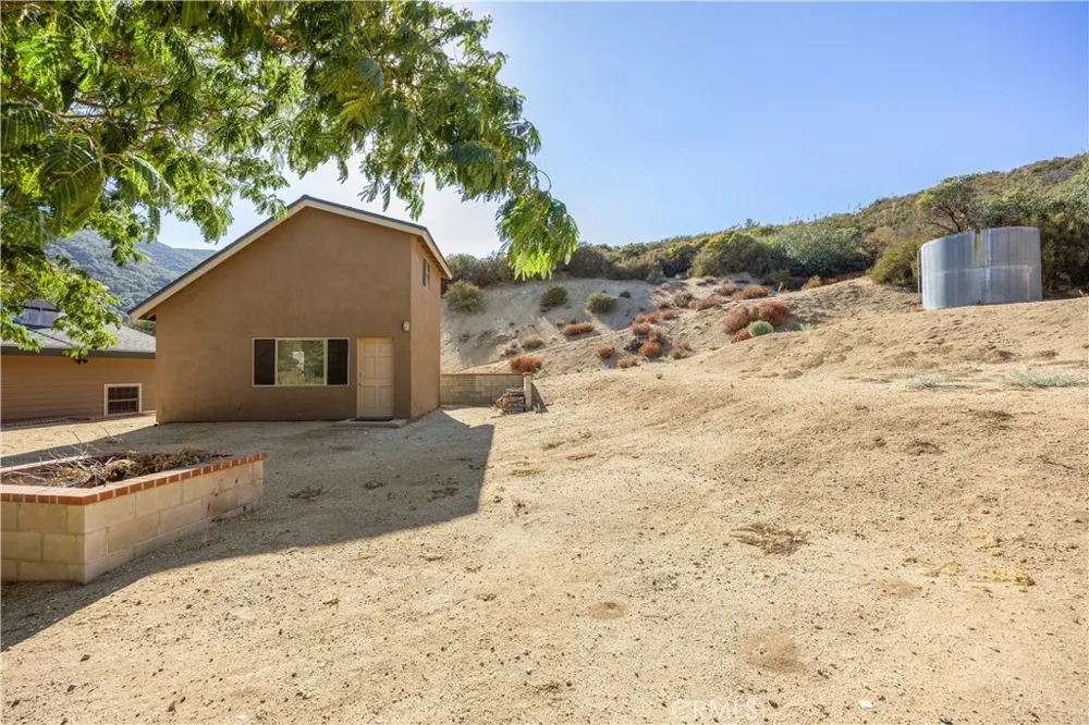11551 Lonesone Valley Road Leona Valley, CA 93551
