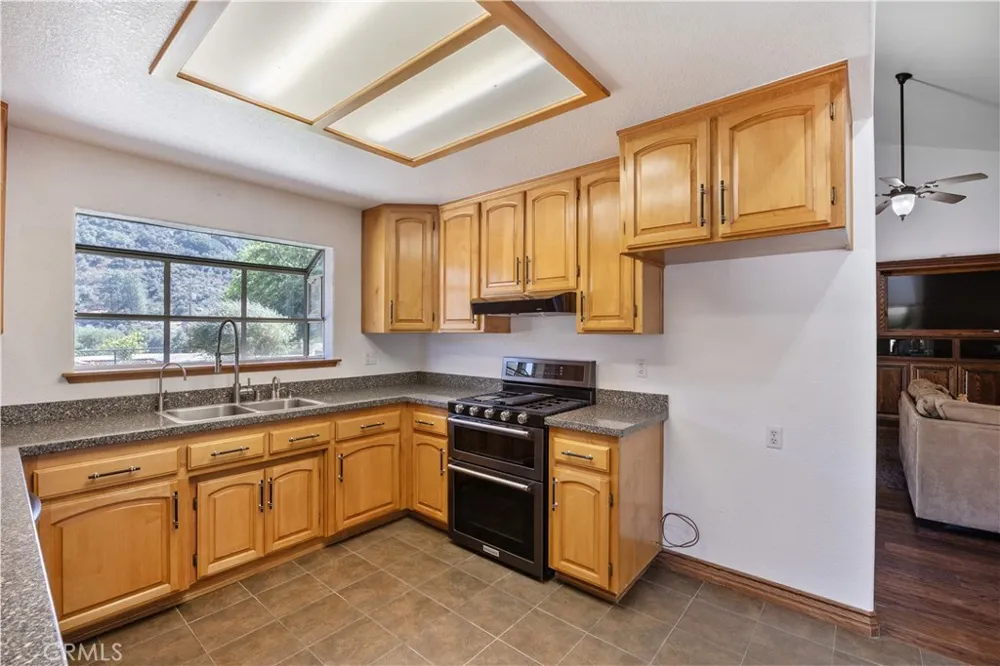 11551 Lonesone Valley Road Leona Valley, CA 93551