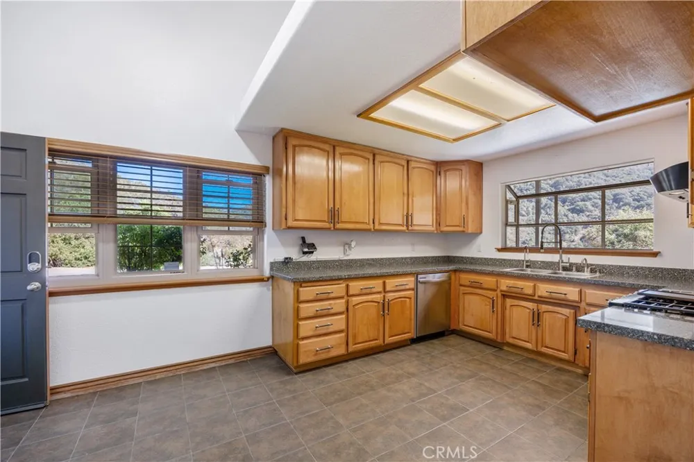 11551 Lonesone Valley Road Leona Valley, CA 93551