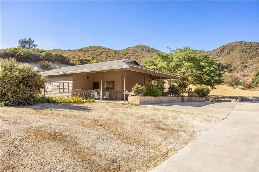 11551 Lonesone Valley Road Leona Valley, CA 93551