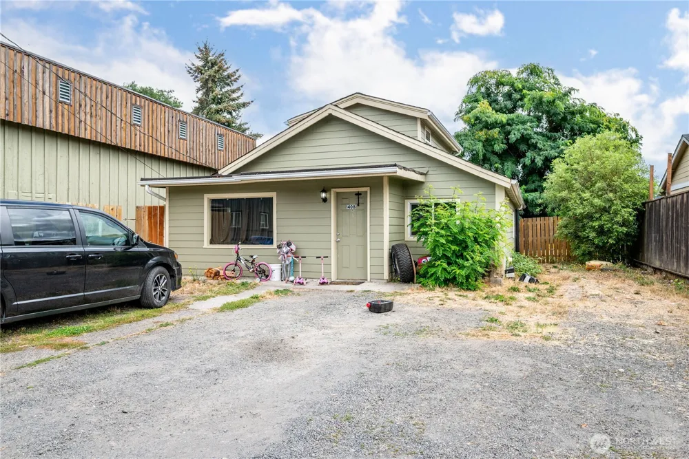 1408 S. 5th Kelso, WA 98626
