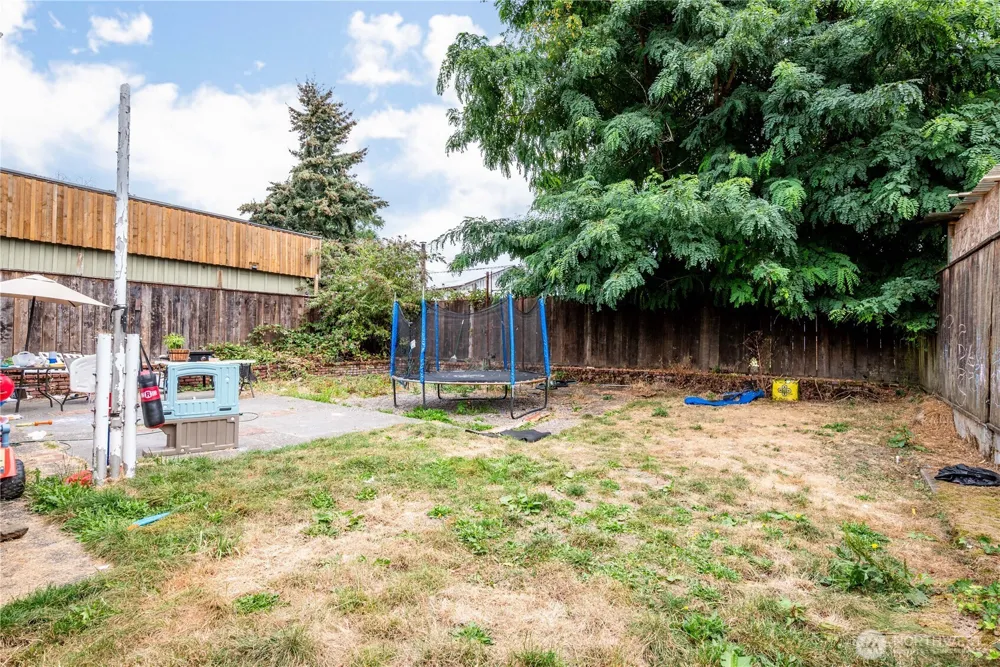 1408 S. 5th Kelso, WA 98626