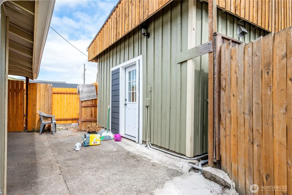 1408 S. 5th Kelso, WA 98626