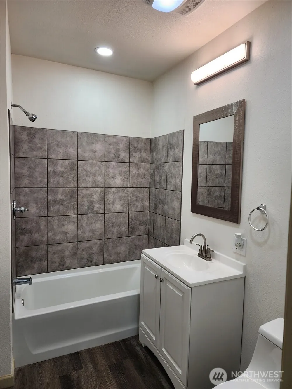 1408 S. 5th Kelso, WA 98626