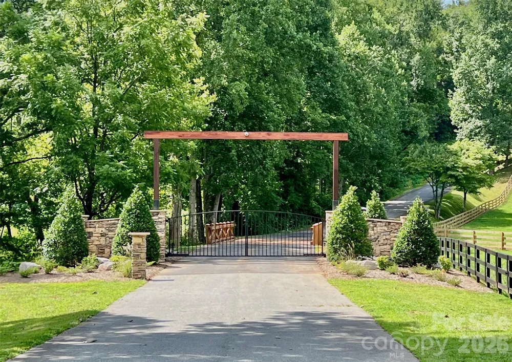 2070 Thoroughbred Way #G18 Lenoir, NC 28645