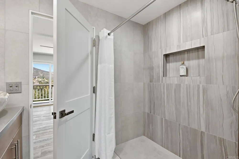 3192 Via De Caballo Encinitas, CA 92024