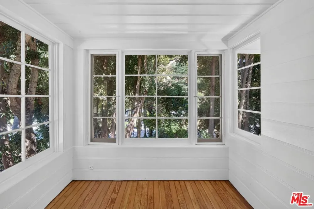1723 Beverly Glen Boulevard Los Angeles, CA 90077