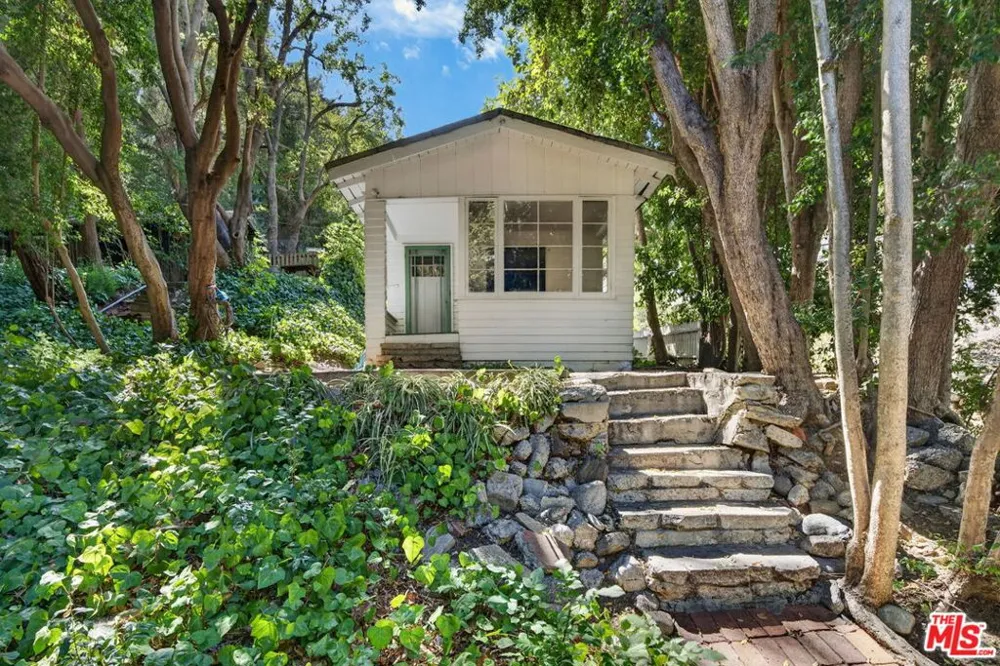 1723 Beverly Glen Boulevard Los Angeles, CA 90077