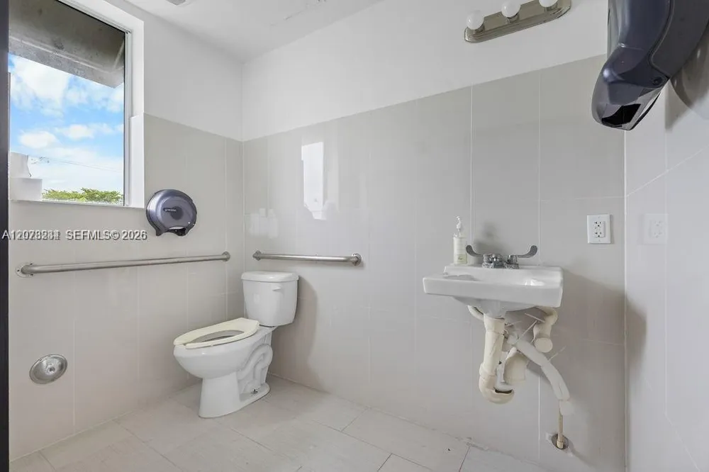 2500 Wilton Dr Wilton Manors, FL 33305