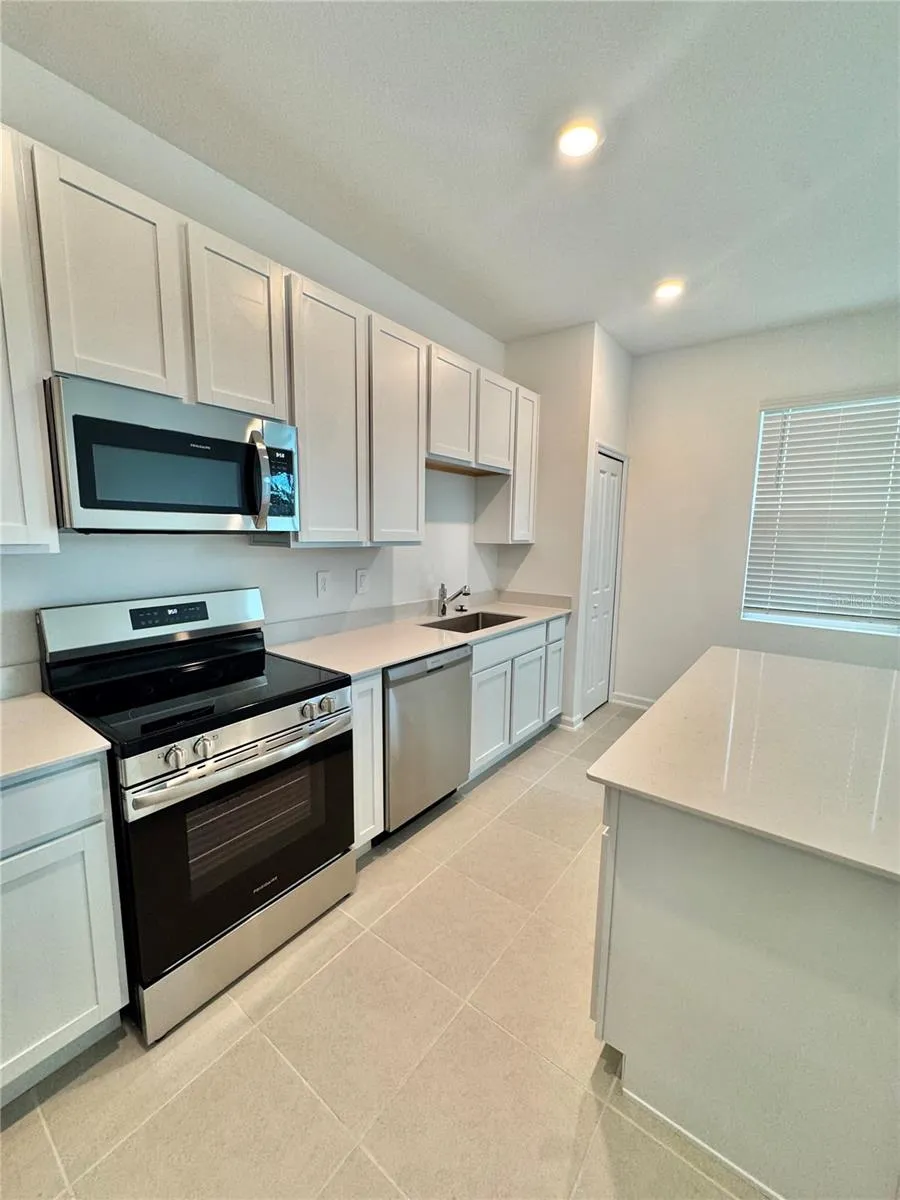 2557 SKYLINE LOOP Kissimmee, FL 34758