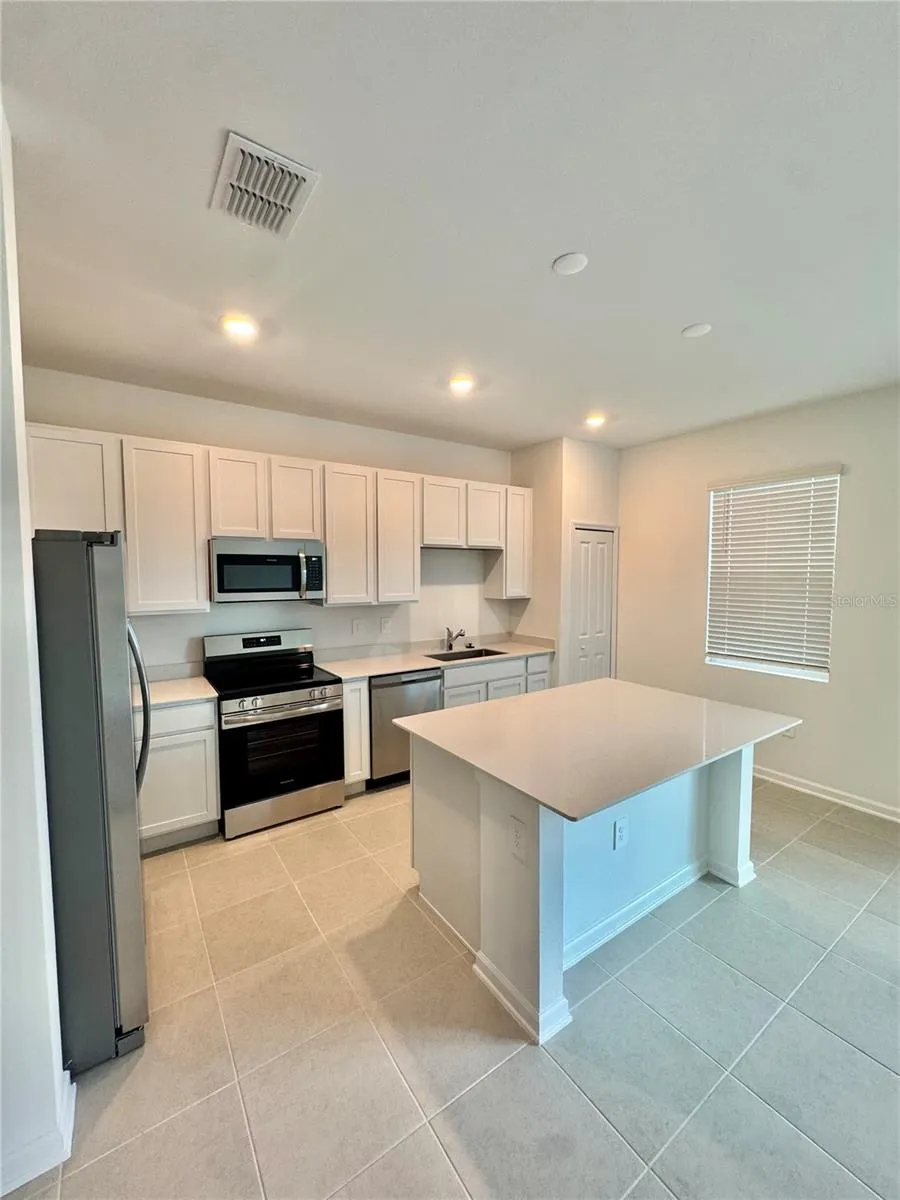 2557 SKYLINE LOOP Kissimmee, FL 34758