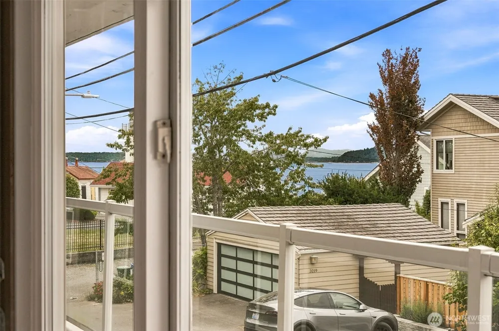 3151 Alki Avenue SW #11 Seattle, WA 98116