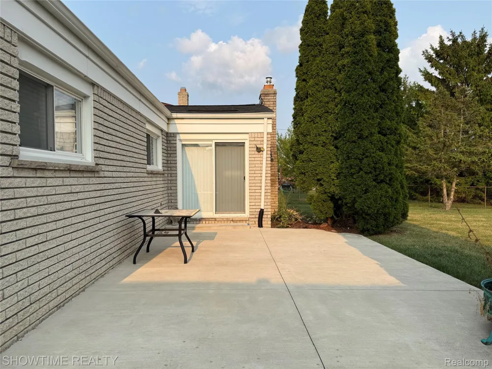 3740 MERRIMAC DRIVE Sterling Heights City, MI 48310