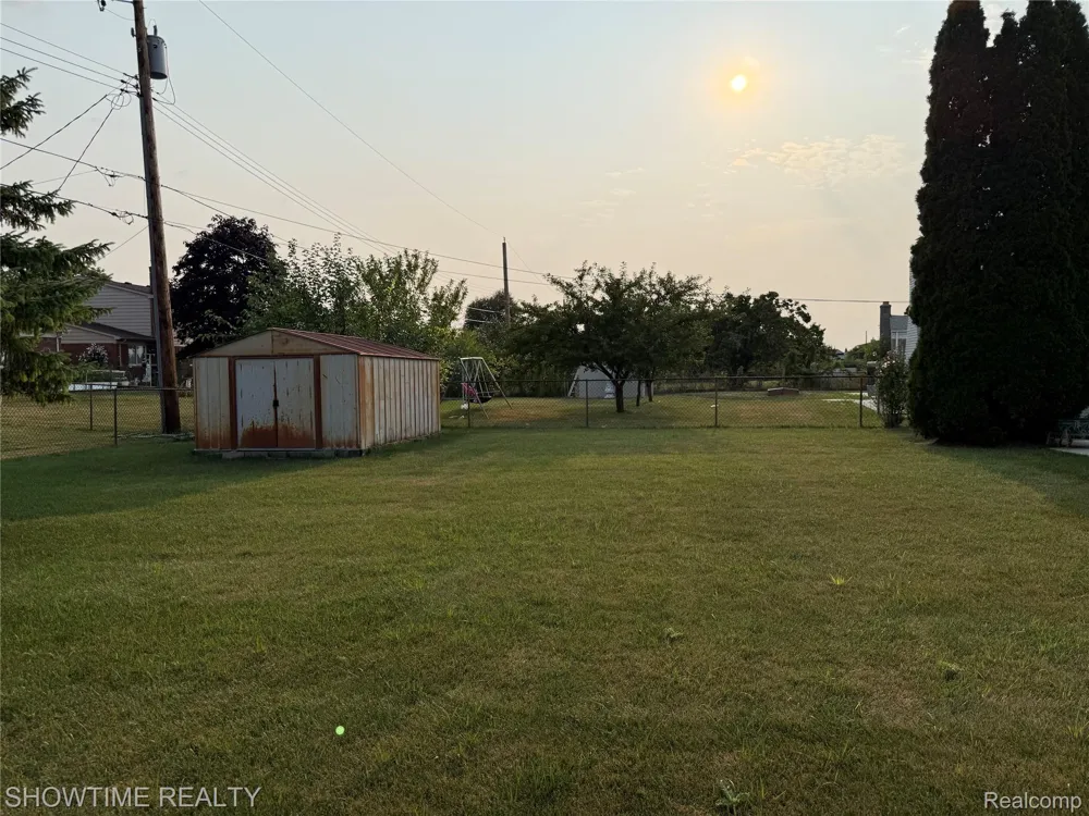 3740 MERRIMAC DRIVE Sterling Heights City, MI 48310