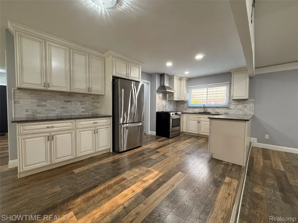 3740 MERRIMAC DRIVE Sterling Heights City, MI 48310