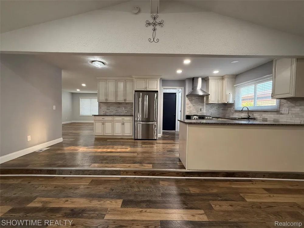 3740 MERRIMAC DRIVE Sterling Heights City, MI 48310