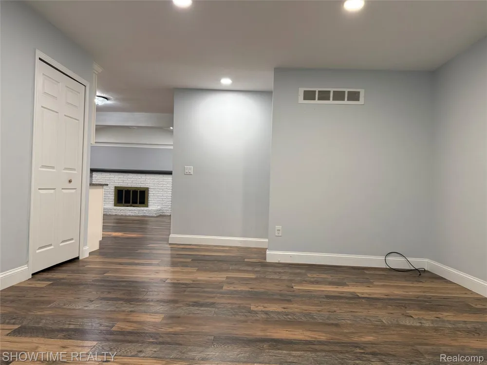 3740 MERRIMAC DRIVE Sterling Heights City, MI 48310