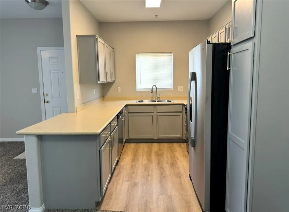 2291 W Horizon Ridge Parkway #5228 Henderson, NV 89052