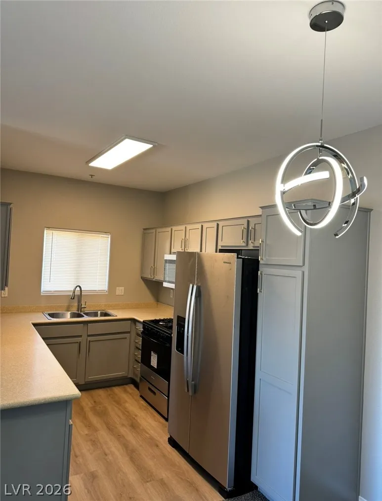 2291 W Horizon Ridge Parkway #5228 Henderson, NV 89052