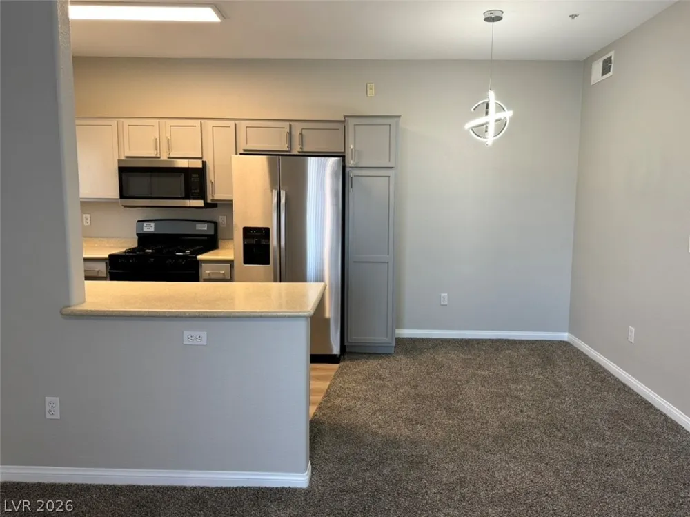 2291 W Horizon Ridge Parkway #5228 Henderson, NV 89052
