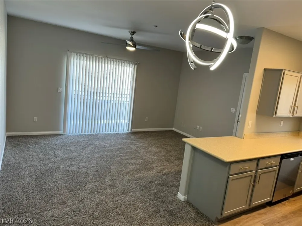 2291 W Horizon Ridge Parkway #5228 Henderson, NV 89052