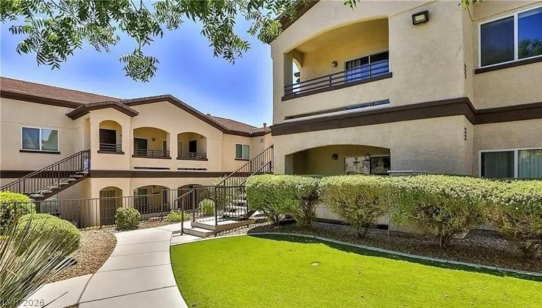 2291 W Horizon Ridge Parkway #5228 Henderson, NV 89052