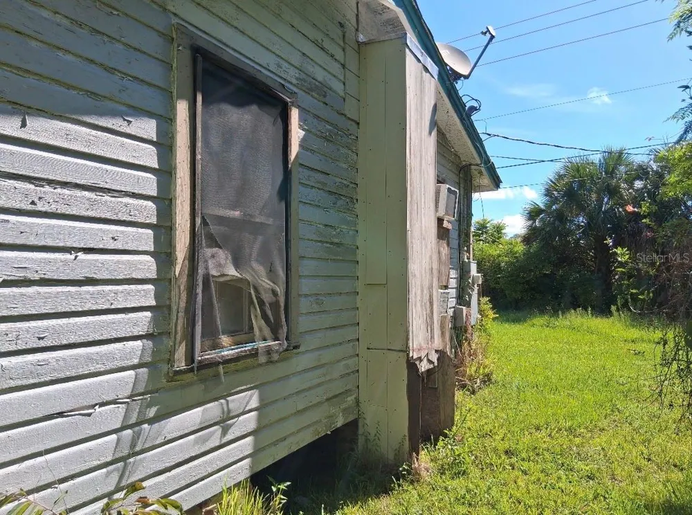 438 STATE ROAD 415 Osteen, FL 32764